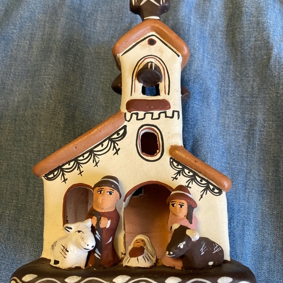 Peruvian red clay ceramic church scene with two adults and baby. - Picture 2 of 8